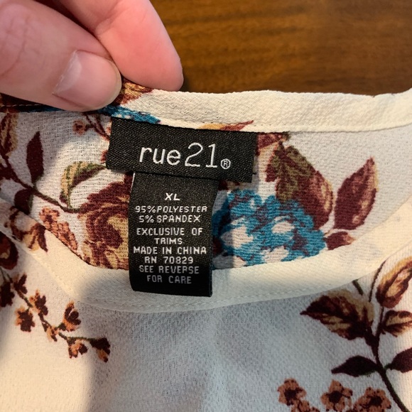 Rue 21 Floral Blouse - Picture 3 of 6